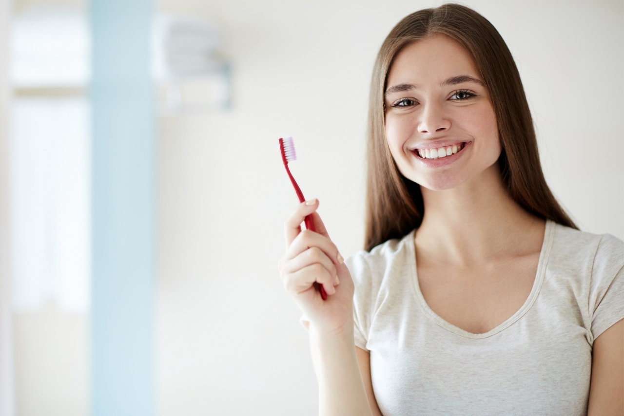 Blanqueamiento Dental y Cuidado Diario: El Camino hacia una Sonrisa Perfecta