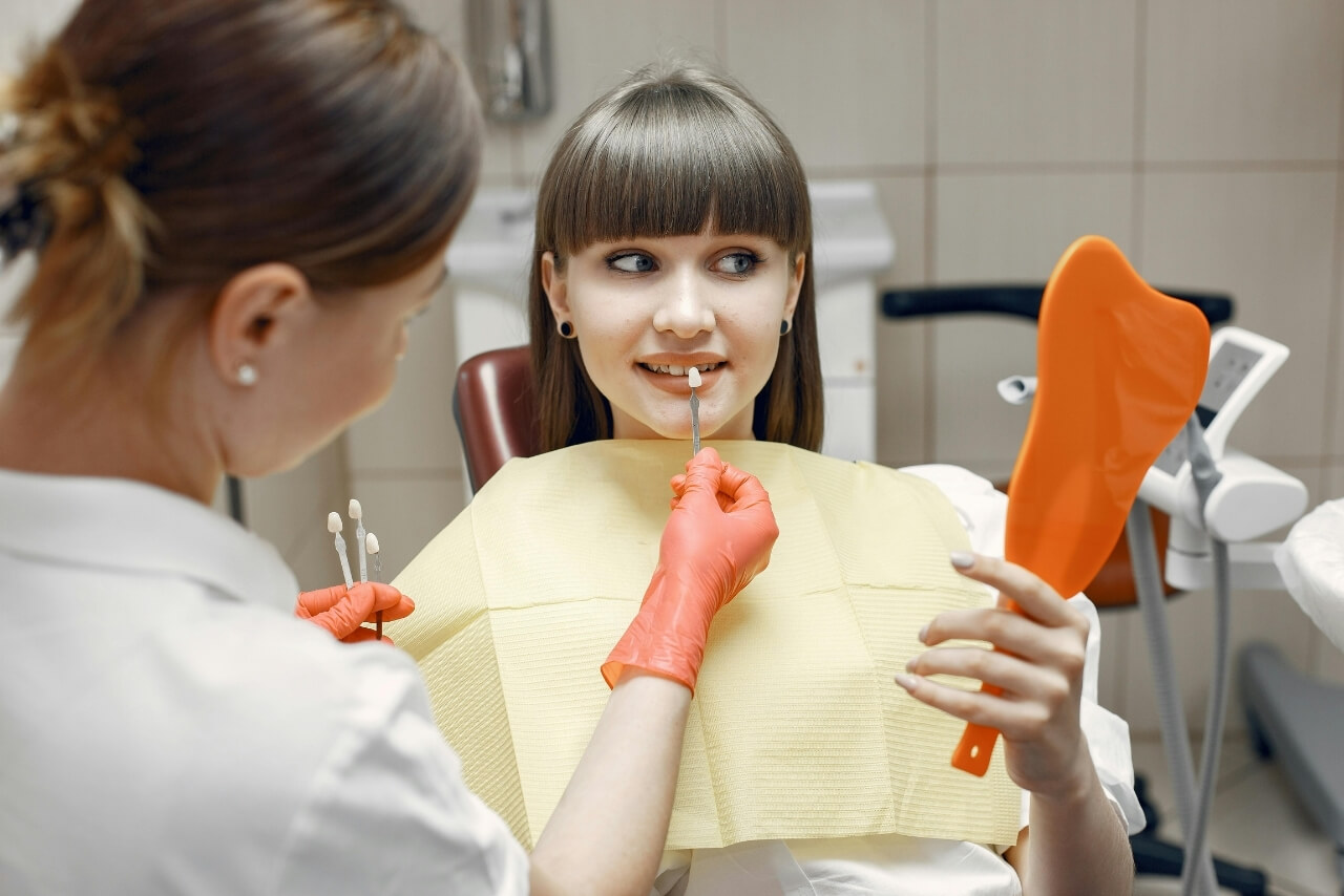 Carillas Dentales: Cuándo Están Indicadas, Qué Tipos Existen y Cómo Mantener una Sonrisa Perfecta