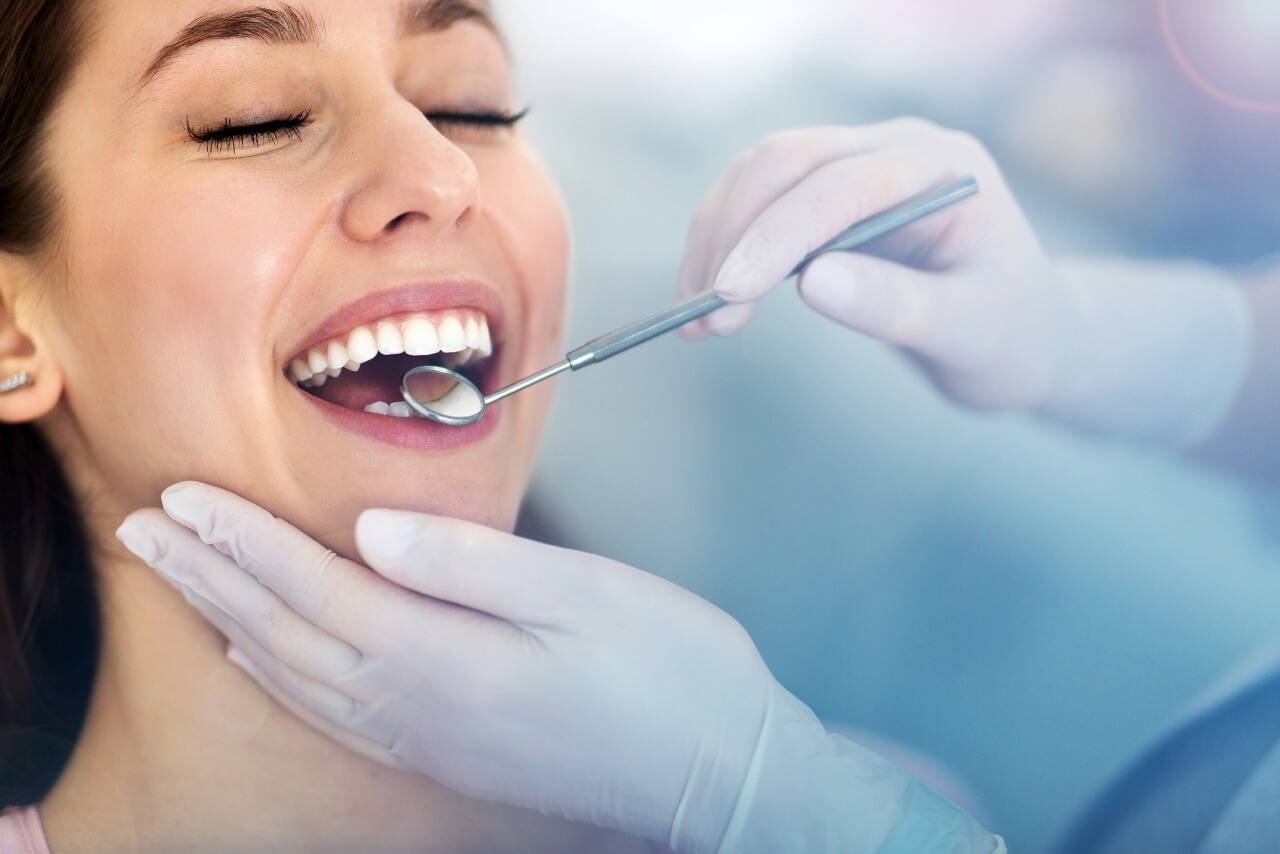 Salud Bucodental en Verano: Cómo Proteger tu Sonrisa en Vacaciones