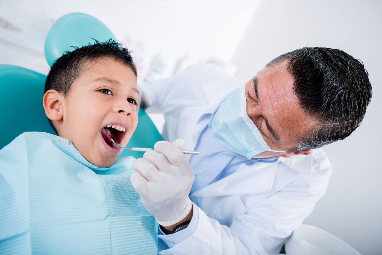 Odontopediatría: Cómo Cuidar la Salud Dental de tus Hijos desde el Primer Diente