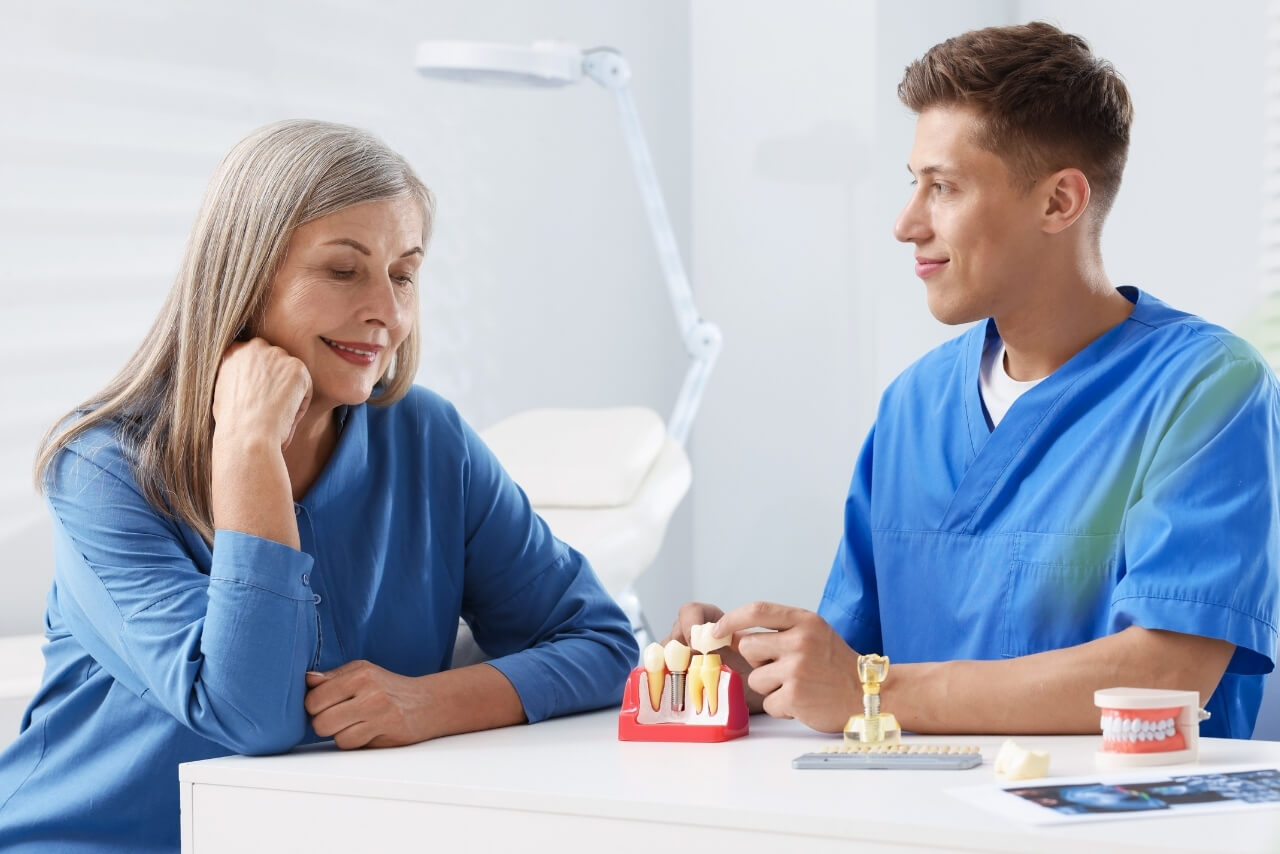 Implantes Dentales: Proceso, Beneficios, Duración y Cuidados para Recuperar Dientes Perdidos